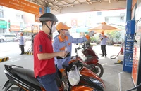 Theo nghị định mới ban hành thì thời gian điều hành giá xăng dầu sẽ được chuyển sang ngày thứ Năm, tức ngày 23-11 tới đây. Ảnh: HOÀNG GIANG