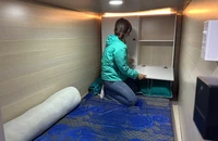 Không gian bít bùng, chỉ để được một chiếc nệm đơn bên trong một hộp ngủ. Ảnh: N.YÊN