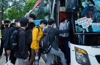 Sinh viên có hoàn cảnh khó khăn tại TP.HCM được tổ chức chuyến xe nghĩa tình về quê đón Tết năm 2023. Ảnh: CTV