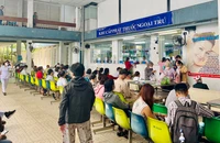 Người dân đến khám chữa bệnh tại BV Thống Nhất (TP.HCM). Ảnh: THẢO PHƯƠNG