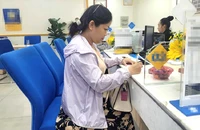 Khi không còn nhu cầu sử dụng thẻ tín dụng, người dùng nên làm thủ tục hủy thẻ. Ảnh: NVCC