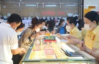 Giá vàng tại thị trường trong nước hiện vẫn chênh lệch quá lớn với vàng thế giới. Ảnh: THÙY LINH
