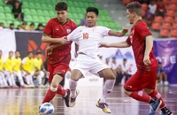 Futsal Myanmar (giữa) dù sinh sau nhưng dưới tay HLV Thái Lan thì đây là đối thủ đáng gờm. Ảnh: AFC