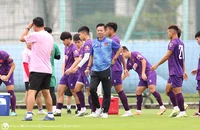 Thầy trò HLV Hoàng Anh Tuấn hội quân muộn và chỉ có một trận giao hữu trước khi vào giải. Ảnh: VFF 