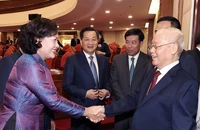 Tổng Bí thư Nguyễn Phú Trọng với các đại biểu dự Hội nghị Trung ương 9, khóa XIII. Ảnh: TTXVN