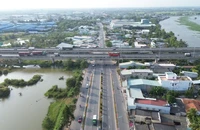 Việc liên kết hạ tầng giao thông, góp phần thúc đẩy liên kết vùng, phát triển kinh tế - xã hội giữa các địa phương. Ảnh: HUỲNH DU