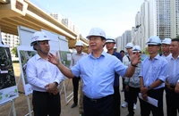 Chủ tịch UBND TP.HCM Nguyễn Văn Được thị sát tiến độ dự án trọng điểm đường vành đai 3 qua TP Thủ Đức. Ảnh: HOÀNG GIANG