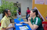 Học sinh lớp 9 tham dự ngày hội tự tin vào lớp 10 được tổ chức tại Trường THPT Võ Trường Toản, quận 12.