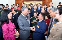 Tổng Bí thư Tô Lâm cùng các đại biểu tại Hội nghị gặp mặt đại biểu trí thức, nhà khoa học, văn nghệ sĩ nhân kỷ niệm 80 năm Cách mạng Tháng Tám và Quốc khánh 2-9 vào ngày 6-8. Ảnh: BÁO NHÂN DÂN