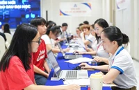 Thí sinh làm thủ tục nhập học tại Trường ĐH Bách khoa (ĐH Quốc gia TP.HCM). Ảnh: NQ