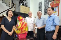 Lãnh đạo TP.HCM thăm, chúc Tết các đơn vị, gia đình có hoàn cảnh khó khăn