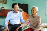 Chủ tịch TP.HCM Phan Văn Mãi thăm các Mẹ Việt Nam Anh hùng ở Củ Chi