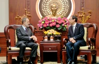 Bí thư Thành ủy TP.HCM Nguyễn Văn Nên tiếp ông Marco della Seta, tân Đại sứ Italia tại Việt Nam. Ảnh: HỒNG THẮM