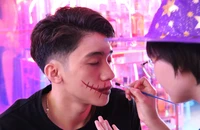 Nghề hoá trang hình thù ma quái, kinh dị thu hút khách dịp Halloween