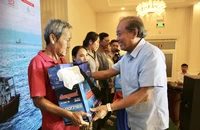 Chương trình 'Cùng ngư dân thắp sáng đèn trên biển' đến Bình Thuận 