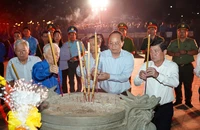 Lãnh đạo TP.HCM thắp nến tri ân anh hùng liệt sĩ