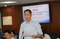 Sở VH-TT TP.HCM mời chuyên gia thẩm định trang phục ca sĩ Đàm Vĩnh Hưng