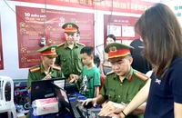 Quận 5, TP.HCM giúp người dân cấp Thẻ căn cước tại ngày hội Chuyển đổi số và Đề án 06
