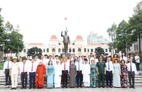 Lãnh đạo TP.HCM dâng hương lên Chủ tịch Hồ Chí Minh và Chủ tịch Tôn Đức Thắng dịp 2-9