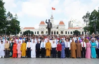 Đoàn đại biểu MTTQ Việt Nam TP.HCM dâng hoa tưởng niệm Chủ tịch Hồ Chí Minh