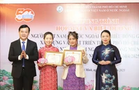 TP.HCM tôn vinh 50 kiều bào xuất sắc dịp 50 năm thống nhất đất nước
