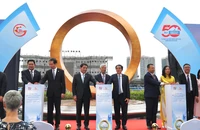 Vòng tròn Mobius là Biểu tượng Hữu nghị quốc tế của TP.HCM