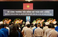 Người dân TP.HCM đến tiễn biệt nguyên Chủ tịch nước Trần Đức Lương