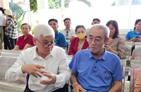 Trưởng Đoàn ĐBQH TP.HCM khảo sát hoạt động chính quyền 2 cấp tại phường Đông Hưng Thuận