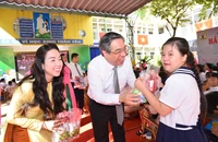 Ông Nguyễn Phước Lộc dự lễ khai giảng cùng trẻ em có hoàn cảnh đặc biệt