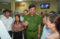 TP.HCM: Ngày đầu người dân làm thủ tục tại bộ phận một cửa ở công an phường