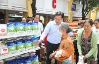 TP.HCM: Ông Lê Quốc Phong cùng người dân Bình Phú vui Ngày hội Đại đoàn kết