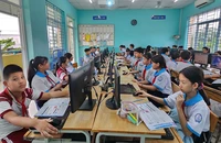 Do không có đủ phòng học nên Trường Tiểu học Vĩnh Lộc 1, huyện Bình Chánh chỉ tổ chức học một buổi/ngày.