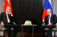 Tổng thống Nga Vladimir Putin (phải) và người đồng cấp Thổ Nhĩ Kỳ Tayyip Erdogan. Ảnh: REUTERS