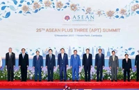 Lãnh đạo các nước tham dự Hội nghị Cấp cao ASEAN+3 tại thủ đô Phnom Penh, Campuchia. ẢNH: TÂN HOA XÃ