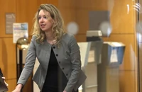 Cựu Tổng giám đốc tập đoàn công nghệ y tế Theranos - bà Elizabeth Holmes. ẢNH: AFP