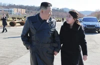 Chùm ảnh: Con gái ông Kim Jong-un lại xuất hiện cùng cha trước truyền thông