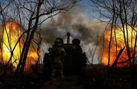 Quân Ukraine nã pháo tự hành về phía quân Nga ở chiến trường Donetsk ngày 2-12. ẢNH: REUTERS