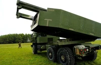 Hệ thống pháo phản lực cơ động cao HIMARS của Mỹ tham gia tập trận quân sự tại Latvia hồi 26-9. ẢNH: REUTERS
