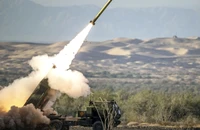Mỹ thử bắn pháo MLRS từ bệ phóng MIMARS tại dãy núi Chocolate (bang California, Mỹ). Ảnh: US MARINE CORPS