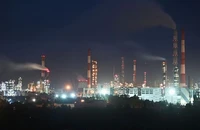 Hình ảnh nhà máy lọc dầu tại TP Omsk (tỉnh Omsk, Nga). Ảnh: REUTERS 