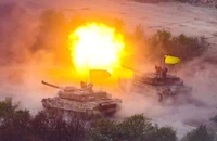 Xe tăng K2 khai hỏa. Ảnh: REUTERS