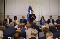 Tổng thống Pháp Emmanuel Macron phát biểu trước khoảng 300 thị trưởng từ khắp đất nước tại Điện Elysee trong ngày 4-7. Ảnh: AFP