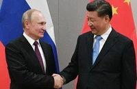 Tổng thống Nga Vladimir Putin (bên trái) và Chủ tịch Trung Quốc Tập Cận Bình trong một cuộc gặp hồi tháng 2-2022 tại Bắc Kinh. Ảnh: RIA Novosti