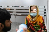 Pakistan đóng cửa hơn 56.000 trường học phòng dịch đau mắt đỏ
