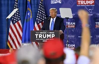 Ông Trump cảnh báo rằng 'NATO sẽ không bảo vệ Mỹ' 