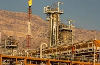 Biến động giá dầu và thị trường tài chính sau khi Iran tấn công Israel