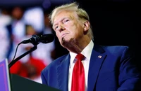 Cựu Tổng thống Mỹ Donald Trump hết bị hạn chế sử dụng Facebook, Instagram