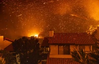 Nguy hiểm chưa biết hết về gió quái Santa Ana đang thổi mạnh bão lửa ở Los Angeles