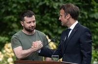 'Tình anh em' Zelensky-Macron