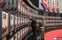 Ông Kim Jong-un gặp thân nhân binh sĩ Triều Tiên thiệt mạng ở nước ngoài